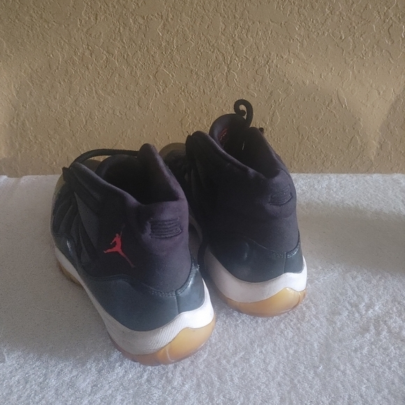 Sneakers - Picture 3 of 7